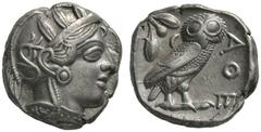 GRIECHISCHE MÜNZEN ATTIKA ATHEN Tetradrachme, ca. 404 - 365 v. Chr. Kopf der Athena im attischen Helm mit Lorbeerkranz nach rechts. Rs: AΘE. Eule nach rechts, dahinter Olivenzweig mit Frucht und Halbm