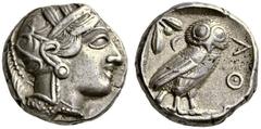 GRIECHISCHE MÜNZEN ATTIKA ATHEN Tetradrachme, 449 - 429. Kopf der Athena im attischen Helm mit Lorbeerkranz nach rechts. Rs: ΑΘΕ. Eule nach rechts, dahinter Olivenzweig mit Frucht und Halbmond, das Ga