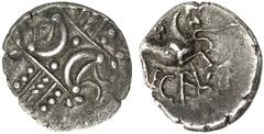 KELTISCHE MüNZEN BRITANNIEN No.: 3 Schätzpreis-Estimate: EUR 150 d=14 mm ICENI. Kleinsilbermünze, 25-38. Fries mit Mondsichelmuster, gesäumt von querlaufenden Punktreihen; Rs: Stilisiertes Pferd nach 