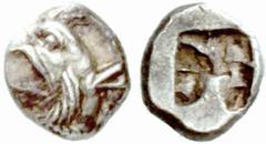 GRIECHISCHE MÜNZEN IONIEN PHOKAIA (?) Tetartemorion, spätes 6. Jh. Greifenkopf mit geöffnetem Schnabel nach links; Rs: Unregelmäßiges Quadratum incusum. Traité II 1, -, vgl. 327, 526 (Obol); SNG von A