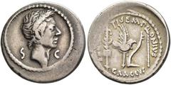 RÖMISCHE REPUBLIK Denar, 40. S – C. Kopf des Caesar mit dem Goldenen Kranz rechts. Rv/ TI SEMPRONIVS / GRACCVS / Q DES. Feldzeichen, Legionsadler, Pflug und Decempeda (Messlatte) nebeneinander. Bab. (