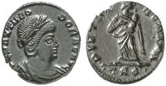 RÖMISCHE KAISERZEIT THEODORA, zweite Gemahlin des Constantius Chlorus, Stiefmutter des Constantin Nummus, Trier, 337-340. FL MAX THEO–DORAE AVG. Drap. Büste rechts. Rv/ PIETAS – ROMANA / •TRP• Pietas 