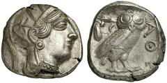 GRIECHISCHE MÜNZEN ATTIKA Athen . Tetradrachmon, ca. 454-404. Kopf der Athena mit ölzweiggeschmücktem attischen Helm rechts. Rv/ AQE. Eule n. rechts stehend, den Kopf en face, im Feld dahinter Mondsic