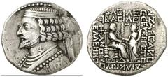 OSTGRIECHISCHE PRÄGUNGEN REICH DER ARSAKIDEN Phraates IV, 38-2 v.Chr . Tetradrachmon, Seleukeia am Tigris, April 34 v.Chr. Drap. Büste mit Diadem links. Rv/ BACILEWC/BACILEWN/APCAKOV/EVEPGETOV/DIKAIOV