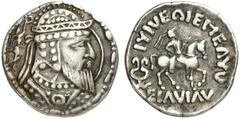 OSTGRIECHISCHE PRÄGUNGEN CHORESMIEN Artav (Artabanos), 1. Jh. n. Chr . Tetradrachmon. Bärtige Büste mit Diadem, Helm mit Nackenschutz und reich verziertem Panzer rechts, von Nike bekränzt, das Ganze i