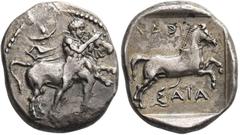 GRIECHISCHE MÜNZEN THESSALIEN. Larissa. Drachme, ca. 420-400. Nackter Heros Thessalos mit wehendem Mantel und Petasos auf dem Rücken n. rechts, einen Stier bändigend. Rv/ ΛAPI / ΣAIA. Gezäumtes Pferd 