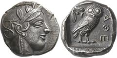 GRIECHISCHE MÜNZEN ATTIKA. Athen. Tetradrachmon, ca. 454-404. Kopf der Athena mit ölzweiggeschmücktem attischen Helm rechts. Rv/ AΘE. Eule n. rechts stehend, den Kopf en face, im Feld links oben Olive