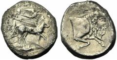 Monete greche / Greek Coins Sicilia, Tetradramma, Gela, c. 440-430 a.C., AR, (g 16,12, mm 28, h 2). Quadriga condotta verso d. da un auriga, sopra Nike vola verso d. incoronando i cavalli; in esergo u