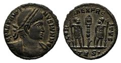 Monete romane imperiali / The Roman Empire Costantino II, come cesare (317-337), Nummus, Treviri, AE, (g 1,59, mm 13, h 12). Busto corazzato a d., Rv. Due soldati; tra loro, due stendardi. RIC 520 var