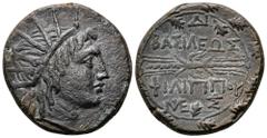Kingdom of Macedon, Philip V Æ24. Circa 221-179 BC. Radiate head of Helios r. / BAΣIΛEΩΣ ΦIΛIΠΠOY above and below winged thunderbolt; monogram above; all within oak wreath. A. Mamroth, Die Bronzemünze