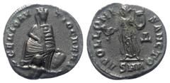 Roman Imperial Coinage Maximinus II. Daia (310 - 313 n. Chr.). Kleinbronze. ca. 312 n. Chr. Antiochia. Vs: GENIO ANTIOCHENI. Tyche en face sitzend, darunter schwimmender Flussgott Orontes. Rs: APOLLON