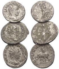Lots - Ancient Coins Römische Münzen - Lots. Kaiserzeit. Lot (3 Stück, Silber): Denar des Gordianus III. (238 - 244 n. Chr.) und Antoniniane des Philippus I. Arabs (244 - 249 n. Chr.) und Traianus Dec