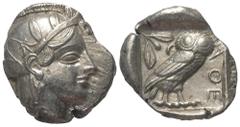 Greek Attika. Athen. Tetradrachme (Silber). Ca. 454 - 404 v. Chr. Vs: Kopf der Athena mit ölzweiggeschmücktem attischem Helm, Ohranhänger und Halskette rechts. Rs: Eule nach rechts stehend, Kopf en fa