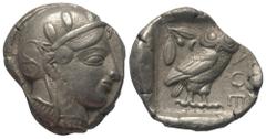 Greek Attika. Athen. Tetradrachme (Silber). Ca. 454 - 404 v. Chr. Vs: Kopf der Athena mit ölzweiggeschmücktem attischem Helm, Ohranhänger und Halskette rechts. Rs: Eule nach rechts stehend, Kopf en fa