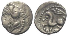 Celtic Gallien. Bituriges. Quinar (Silber). Vs: Kopf links. Rs: Pferde nach links stehend, darüber Schwert, darunter Kreis / Rad. 15 mm. 1,89 g. DT 3436 var. Sehr schön.