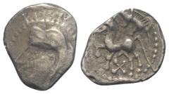 Celtic Gallien. Bituriges. Quinar (Silber). Vs: Kopf links. Rs: Pferde nach links stehend, darüber Wildschwein links, darunter X. 17 mm. 1,96 g. de la Tour 4108; DT 3449. Sehr schön.