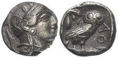 Greek Attika. Athen. Tetradrachme (Silber). Ca. 454 - 404 v. Chr. Vs: Kopf der Athena mit ölzweiggeschmücktem attischem Helm, Ohranhänger und Halskette rechts. Rs: Eule nach rechts stehend, Kopf en fa