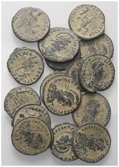 Lots - Ancient Coins Römische Münzen - Lots. Kaiserzeit. Lot (16 Stück, Kupfer): Bronzemünzen des Theodosius I. (379 - 395 n. Chr.). Acht Stück mit behelmter Büste mit Speer. Patina, meist sehr schön.