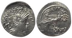 Roman Republican M. Lucilius Rufus. Denar (Silber). 101 v. Chr. Rom. Vs: Kopf der Roma mit geflügeltem Greifenkopfhelm rechts, dahinter PV; das Ganze in Lorbeerkranz. Rs: M LVCILI / RVF. Victoria in g