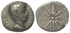 Roman Imperial Coinage Augustus (31 v. - 14 n. Chr.). Denar (Silber). 19 - 18 v. Chr. Ungesicherte Münzstätte in Spanien (Colonia Caesaraugusta?). Vs: CAESAR - AVGVSTVS. Kopf mit Eichenkranz rechts. R
