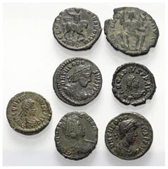 Lots - Ancient Coins Römische Münzen - Lots. Kaiserzeit. Lot (7 Stück, Bronze): Kleine Bronzemünzen. Unter anderem: Valentinianus I. (364 - 375 n. Chr.). Theodosius I. (379 - 395 n. Chr.). Arcadius (3