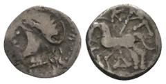 Celtic Gallien. Aedui. Quinar (Silber). Ca. 80 - 50 v. Chr. Vs: Leicht stilisierter Kopf mit Helm links. Rs: Pferd nach links galoppierend. 14 mm. 1,81 g. Slg. Flesche 3199. Sehr schön.