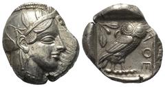 Greek Attika. Athen. Tetradrachme (Silber). Ca. 454 - 404 v. Chr. Vs: Kopf der Athena mit ölzweiggeschmücktem attischem Helm, Ohranhänger und Halskette rechts. Rs: Eule nach rechts stehend, Kopf en fa