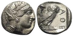 Greek Attika. Athen. Tetradrachme (Silber). Ca. 454 - 404 v. Chr. Vs: Kopf der Athena mit ölzweiggeschmücktem attischem Helm, Ohranhänger und Halskette rechts. Rs: Eule nach rechts stehend, Kopf en fa