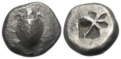Greek Inseln vor Attika. Aigina. Stater (Silber). Ca. 525 - 475 v. Chr. Vs: Seeschildkröte. Rs: Quadratum incusum. 20 mm. 11,94 g. HGC 6, 428; Slg. Dewing 1655. Sehr schön.