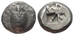 Greek Inseln vor Attika. Aigina. Stater (Silber). Ca. 525 - 475 v. Chr. Vs: Seeschildkröte. Rs: Quadratum incusum. 19 mm. 11,82 g. HGC 6, 428; Slg. Dewing 1655. Sehr schön.