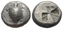 Greek Inseln vor Attika. Aigina. Stater (Silber). Ca. 525 - 475 v. Chr. Vs: Seeschildkröte. Rs: Quadratum incusum. 20 mm. 11,94 g. HGC 6, 428; Slg. Dewing 1655. Sehr schön.