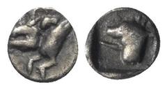 Greek Dynasten von Lykien. Unbestimmte Dynasten. 1/24 Stater (Hemiobol, Silber). Ca. 480 - 430 v. Chr. Vs: Vorderteil eines Ebers links. Rs: Kopf eines angeleinten Hundes links. 7 mm. 0,32 g. Traité 1