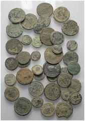 Lots - Ancient Coins Römische Münzen - Lots. Kaiserzeit. Lot (40 Stück, Bronze): Kleinbronzen. Unter anderem: Valens (364 - 378 n. Chr.), Theodosius I. (379 - 395 n. Chr.), Arcadius (383 - 408 n. Chr.