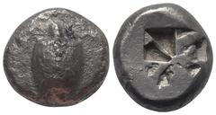 Greek Inseln vor Attika. Aigina. Stater (Silber). Ca. 525 - 475 v. Chr. Vs: Seeschildkröte. Rs: Quadratum incusum. 19 mm. 11,82 g. HGC 6, 428; Slg. Dewing 1655. Sehr schön.