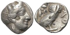 Greek Attika. Athen. Tetradrachme (Silber). Ca. 454 - 404 v. Chr. Vs: Kopf der Athena mit ölzweiggeschmücktem attischem Helm, Ohranhänger und Halskette rechts, rechteckiger Gegenstempel. Rs: Eule nach