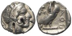 Greek Attika. Athen. Tetradrachme (Silber). Ca. 454 - 404 v. Chr. Vs: Kopf der Athena mit ölzweiggeschmücktem attischem Helm, Ohranhänger und Halskette rechts. Rs: Eule nach rechts stehend, Kopf en fa