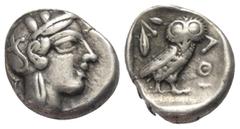Greek Attika. Athen. Drachme (Silber). Ca. 454 - 404 v. Chr. Vs: Kopf der Athena mit ölzweiggeschmücktem, attischem Helm, Ohranhänger und Halskette rechts. Rs: Eule nach rechts stehend, Kopf en face; 