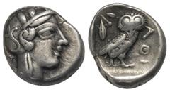 Greek Attika. Athen. Drachme (Silber). Ca. 454 - 404 v. Chr. Vs: Kopf der Athena mit ölzweiggeschmücktem, attischem Helm, Ohranhänger und Halskette rechts. Rs: Eule nach rechts stehend, Kopf en face; 