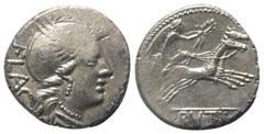 Roman Republican L. Rutilius Flaccus. Denar (Silber). 77 v. Chr. Rom. Vs: FLAC. Kopf der Roma mit geflügeltem Greifenkopfhelm rechts. Rs: L RVTILI. Victoria mit Kranz in galoppierender Biga nach recht