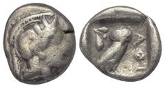 Greek Attika. Athen. Drachme (Silber). Ca. 465 - 460 v. Chr. Vs: Kopf der Athena mit ölzweiggeschmücktem attischem Helm, Ohranhänger und Halskette rechts. Rs: Eule nach rechts stehend, Kopf en face; i