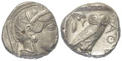 Greek Attika. Athen. Tetradrachme (Silber). Ca. 454 - 404 v. Chr. Vs: Kopf der Athena mit ölzweiggeschmücktem attischem Helm, Ohranhänger und Halskette rechts. Rs: Eule nach rechts stehend, Kopf en fa