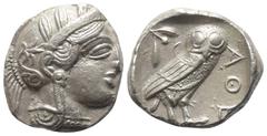 Griechische Münzen Attika. Athen. Tetradrachme (Silber). Ca. 454 - 404 v. Chr. Vs: Kopf der Athena mit ölzweiggeschmücktem attischem Helm, Ohranhänger und Halskette rechts. Rs: Eule nach rechts stehen