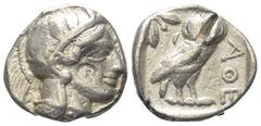 Griechische Münzen Attika. Athen. Tetradrachme (Silber). Ca. 454 - 404 v. Chr. Vs: Kopf der Athena mit ölzweiggeschmücktem attischem Helm, Ohranhänger und Halskette rechts. Rs: Eule nach rechts stehen