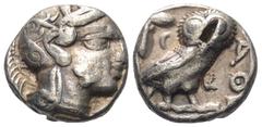 Griechische Münzen Attika. Athen. Tetradrachme (Silber). Ca. 454 - 404 v. Chr. Vs: Kopf der Athena mit ölzweiggeschmücktem attischem Helm, Ohranhänger und Halskette rechts. Rs: Eule nach rechts stehen