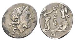 Römische Republik T. Cloelius. Quinar (Silber). 98 v. Chr. Rom. Vs: Kopf des Jupiter mit Lorbeerkranz rechts, dahinter Kontrollmarke. Rs: T CLOVLI. Victoria nach rechts stehend und Tropaeum bekränzend