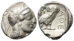 Greek Attika. Athen. Tetradrachme (Silber). Ca. 454 - 404 v. Chr. Vs: Kopf der Athena mit ölzweiggeschmücktem attischem Helm, Ohranhänger und Halskette rechts. Rs: Eule nach rechts stehend, Kopf en fa