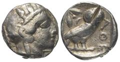 Greek Attika. Athen. Tetradrachme (Silber). Ca. 454 - 404 v. Chr. Vs: Kopf der Athena mit ölzweiggeschmücktem attischem Helm, Ohranhänger und Halskette rechts. Rs: Eule nach rechts stehend, Kopf en fa