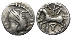 Celtic Gallien. Lingones. Typ Kaletedou. Quinar (Silber). Ca. 80 - 50 v. Chr. Vs: Leicht stilisierter Kopf mit Helm links. Rs: Pferd nach links galoppierend. 13 mm. 1,92 g. Slg. Flesche 258 var.; LT 8