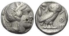 Greek Attika. Athen. Tetradrachme (Silber). Ca. 454 - 404 v. Chr. Vs: Kopf der Athena mit ölzweiggeschmücktem attischem Helm, Ohranhänger und Halskette rechts. Rs: Eule nach rechts stehend, Kopf en fa