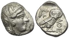 Greek Attika. Athen. Tetradrachme (Silber). Ca. 286 - 267 v. Chr. Vs: Kopf der Athena mit Profilauge mit ölzweiggeschmücktem attischem Helm, Ohranhänger und Halskette rechts. Rs: Eule nach rechts steh